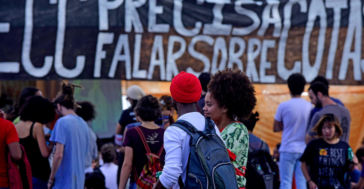 Primeira turma de médicos negros formados por cotas na Unicamp celebra conquista histórica com plantio de Baobá