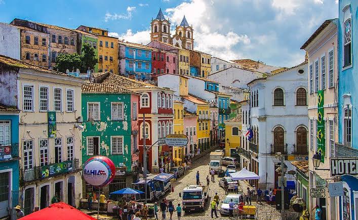 Primeira Feira de Arte Negra e Indígena de Salvador valoriza cultura e artistas locais no Centro Histórico