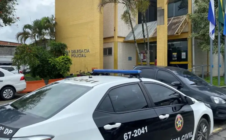 Passista mirim da Portela é vítima de racismo nas redes sociais; polícia investiga o caso