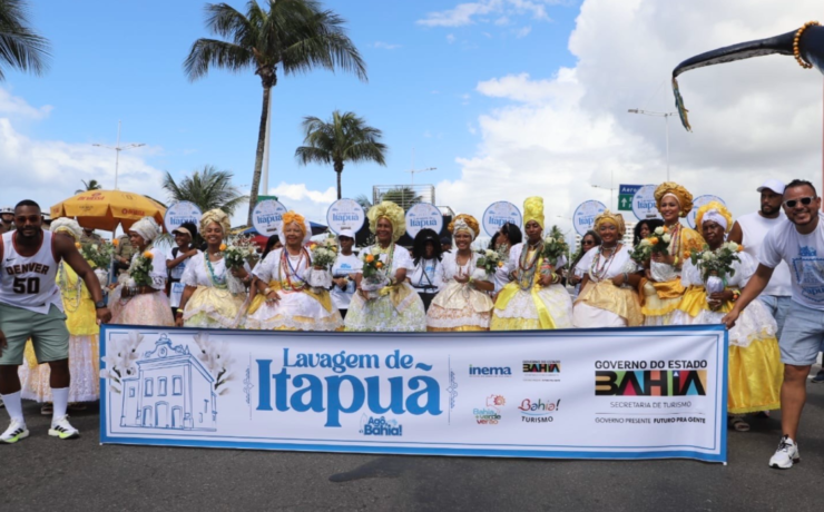 Lavagem de Itapuã exalta força da tradição popular em Salvador