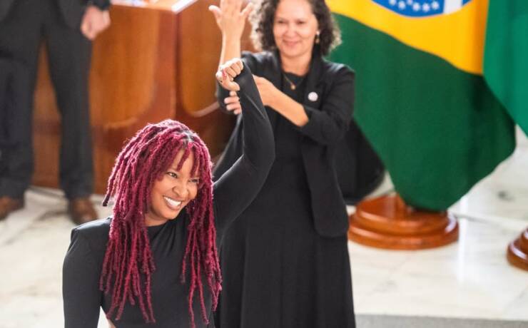 Larissa Luz emociona público em evento contra o feminicídio do Governo Federal