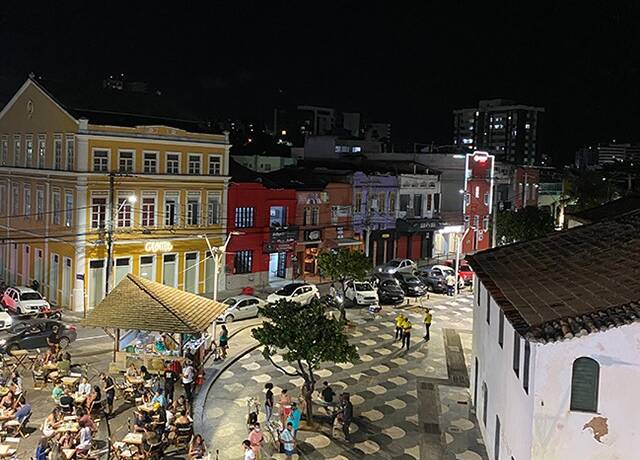 Após prisão por injúria racial em Salvador, turista segue detida após decisão da Justiça