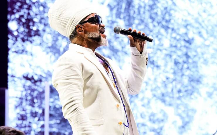 Carlinhos Brown e Orquestra Ouro Preto lançam álbum ao vivo gravado em Salvador